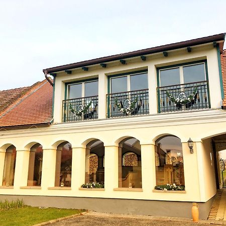Ginti Panzio, Orseg Hotel Magyarszombatfa ภายนอก รูปภาพ